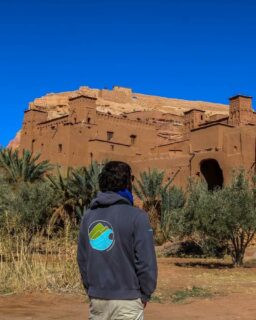 Las aventuras están hechas de tierra, sol y Whakakorori. 
📸 @sergiorodald 

#mawhakakorori 
#marymontaña
#Aventura
#marruecos
#EmbajadoresdeMarca